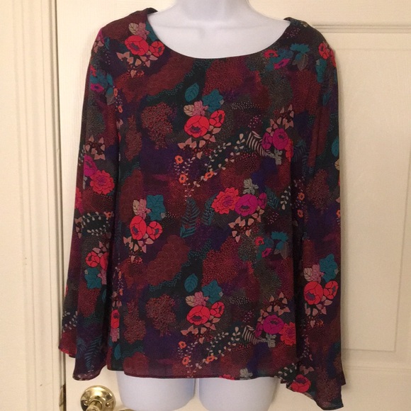 Gorgeous deep jewel colored bell sleeve top - Picture 3 of 9